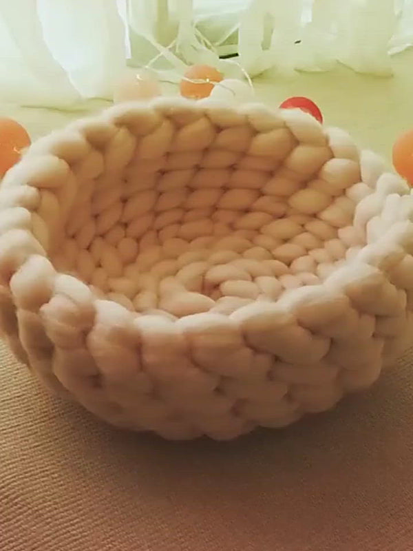 PAWS ASIA Suppliers Round Hand Woven Cotton Tube Washable Comfy Soft Foldable Dog Beds Cat